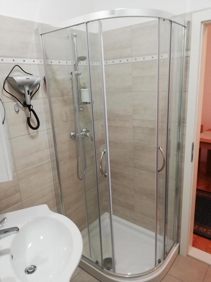 Sobe Sabec Bed & Breakfast Postojna Eksteriør bilde